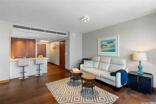$4,950 | 1555 Kapiolani Boulevard, Unit 1612, Honolulu, HI 96814