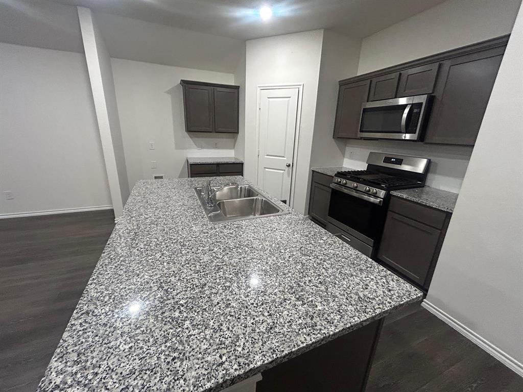 1117 Rountree Court Celina, TX 75009 - Photo 7 of 17