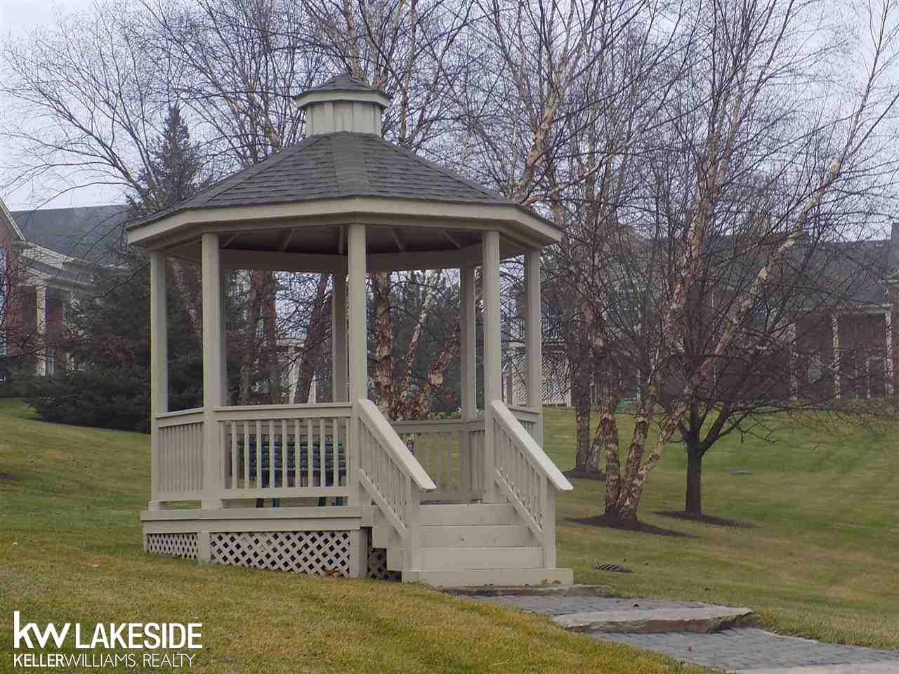 1900 Flagstone Circle Rochester, MI 48307 - Photo 3 of 21