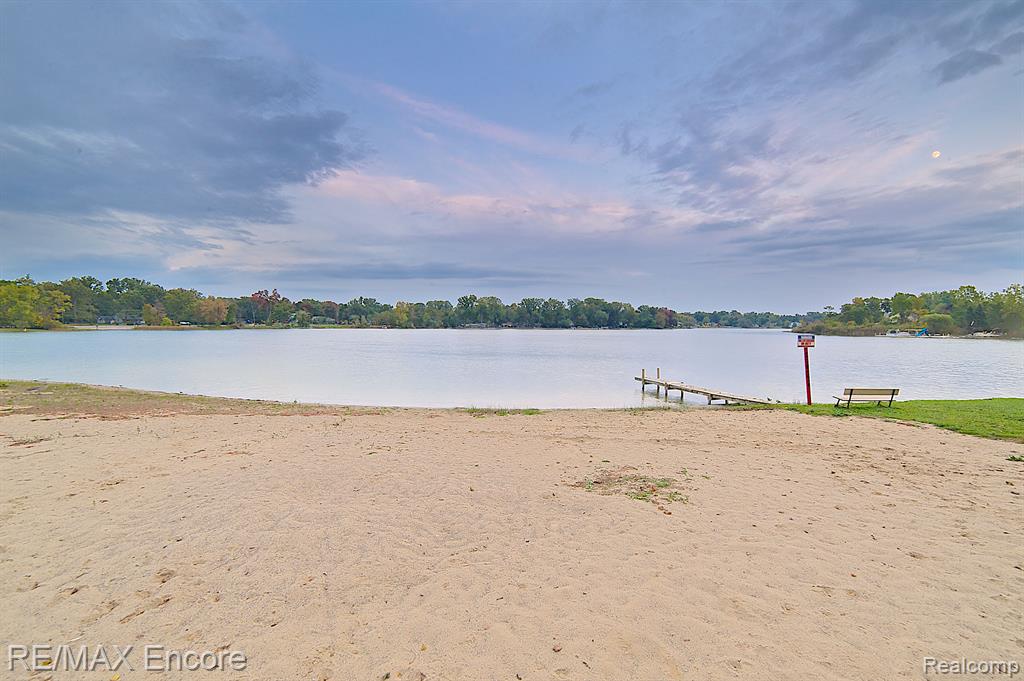 435 Rivard Boulevard Waterford, MI 48327 - Photo 37 of 37