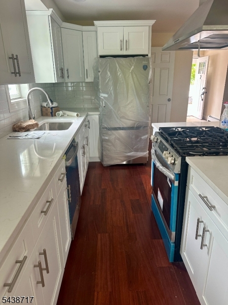 4 Leigh Street Clinton, NJ 08809 - Photo 2 of 11