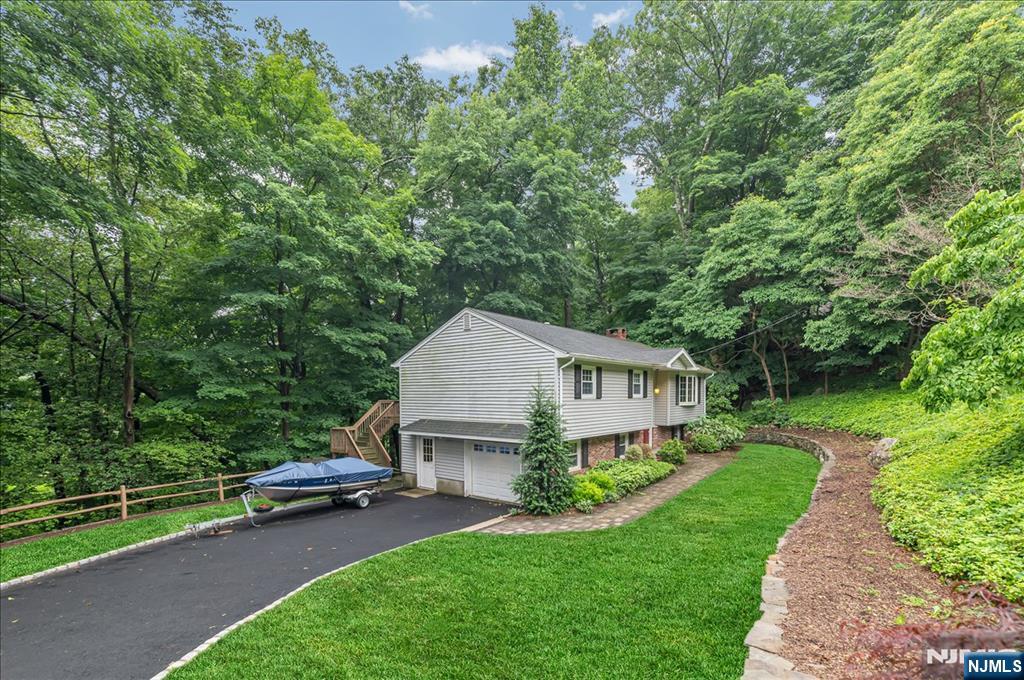 72 Smokey Ridge Road Ringwood, NJ 07456 - Photo 3 of 24