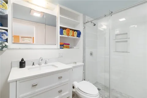 $2,300 | 428 Gibbs Avenue, Unit 4, Newport, RI 02840