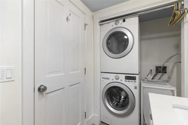 $2,300 | 428 Gibbs Avenue, Unit 4, Newport, RI 02840