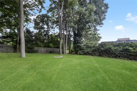 $2,300 | 428 Gibbs Avenue, Unit 4, Newport, RI 02840