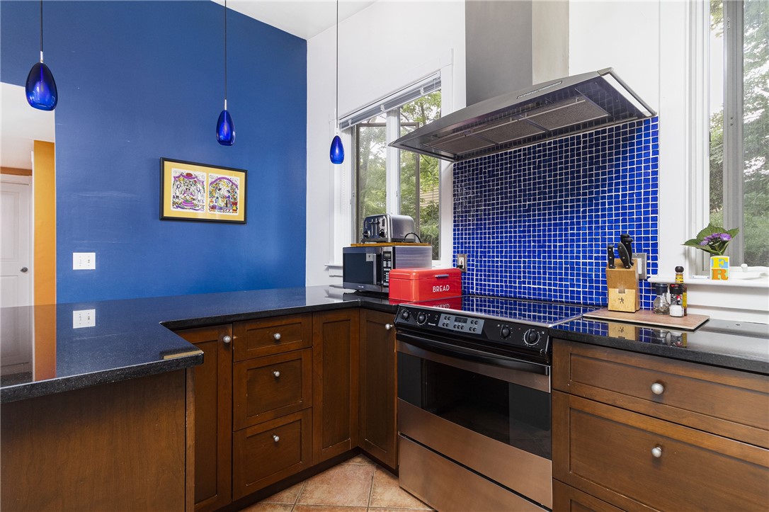 428 Gibbs Avenue, Unit 4 Newport, RI 02840 - Photo 2 of 23