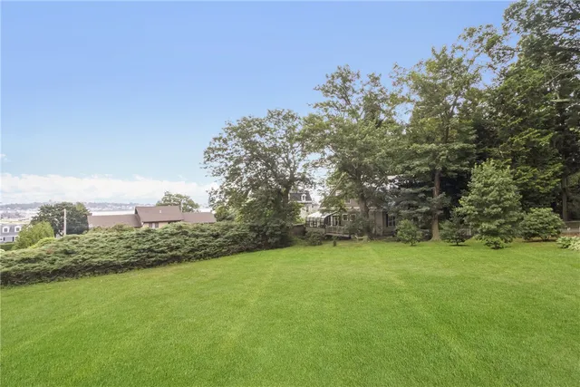 $2,300 | 428 Gibbs Avenue, Unit 4, Newport, RI 02840