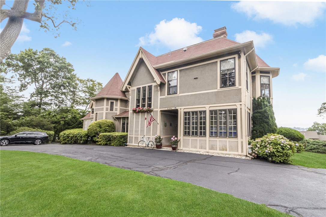 428 Gibbs Avenue, Unit 4 Newport, RI 02840 - Photo 4 of 23