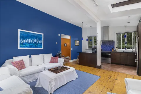 $2,300 | 428 Gibbs Avenue, Unit 4, Newport, RI 02840