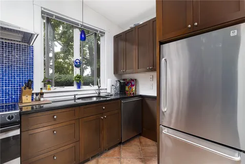 $2,300 | 428 Gibbs Avenue, Unit 4, Newport, RI 02840