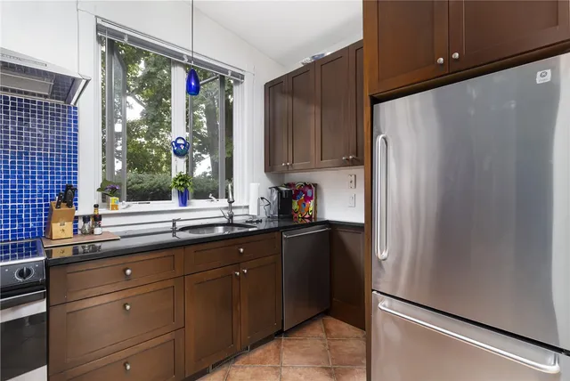 $2,300 | 428 Gibbs Avenue, Unit 4, Newport, RI 02840