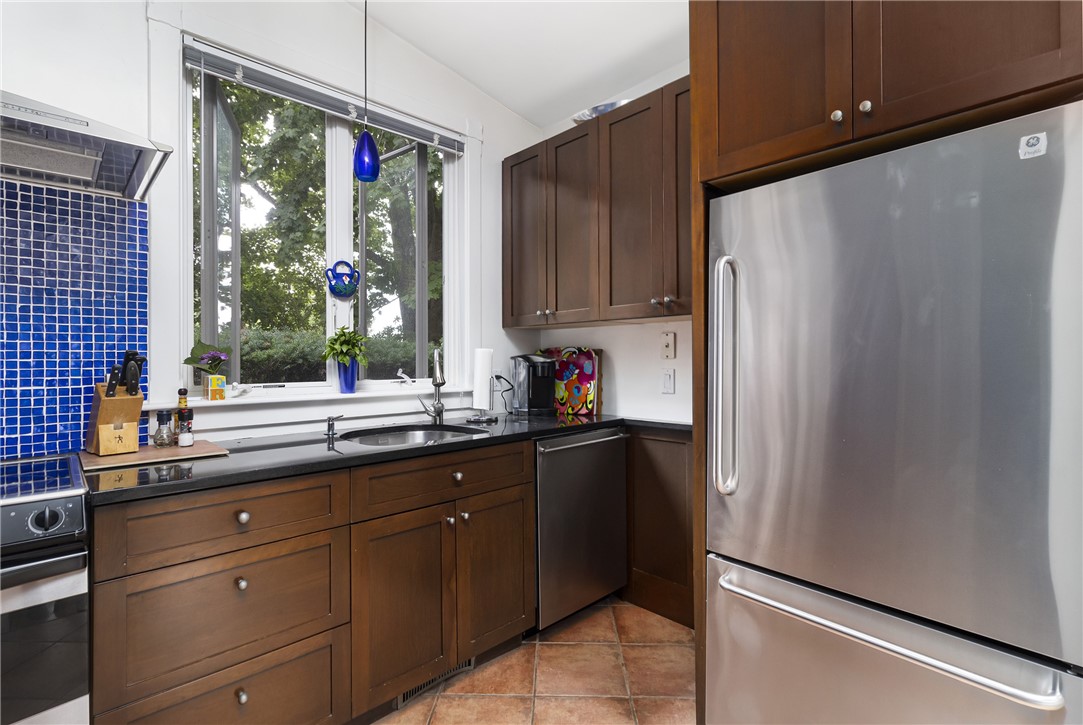 428 Gibbs Avenue, Unit 4 Newport, RI 02840 - Photo 8 of 23