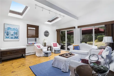 $2,300 | 428 Gibbs Avenue, Unit 4, Newport, RI 02840