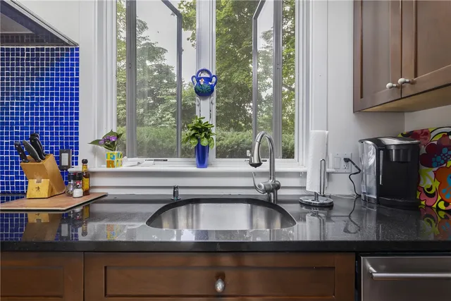 $2,300 | 428 Gibbs Avenue, Unit 4, Newport, RI 02840