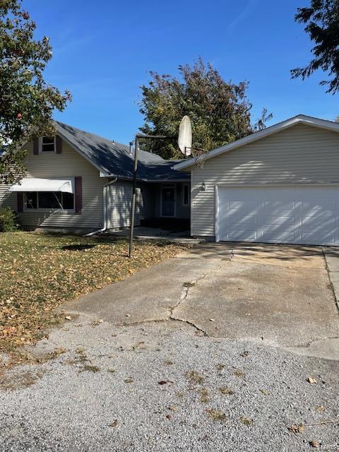 11 Walnut Circle Aviston, IL 62216 - Photo 2 of 16