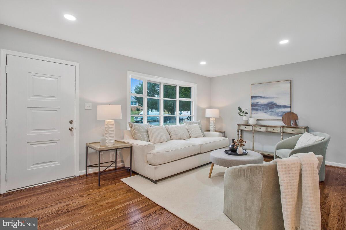 8301 Deborah Street Clinton, MD 20735 - Photo 2 of 27