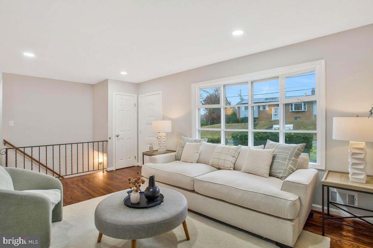 8301 Deborah Street Clinton, MD 20735 - Photo 3 of 27