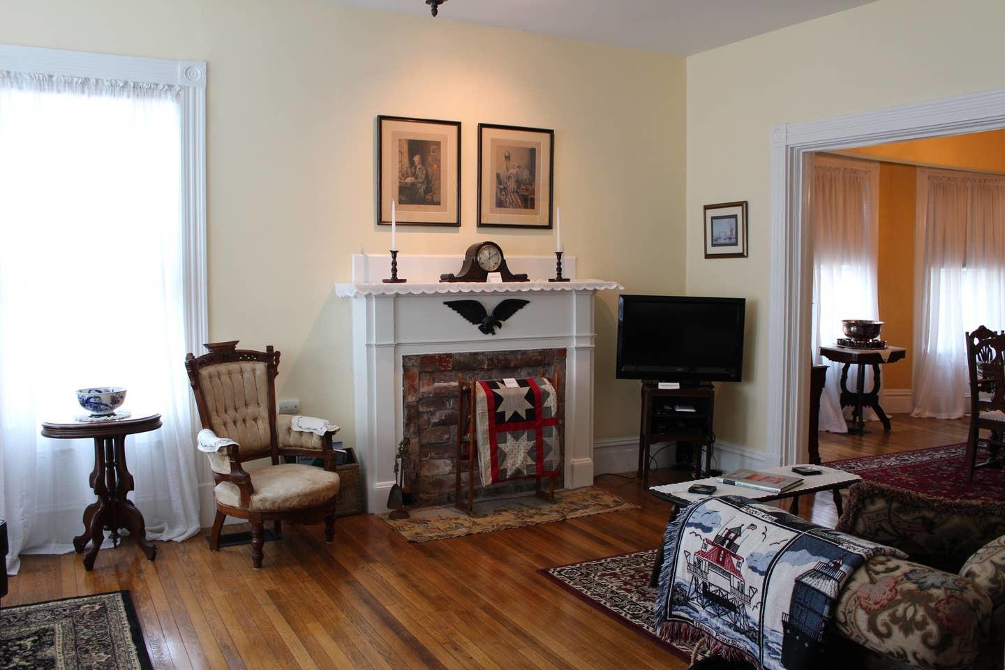 19-21 Grove Street Rockland, ME 04841 - Photo 8 of 27 LIvingRoom