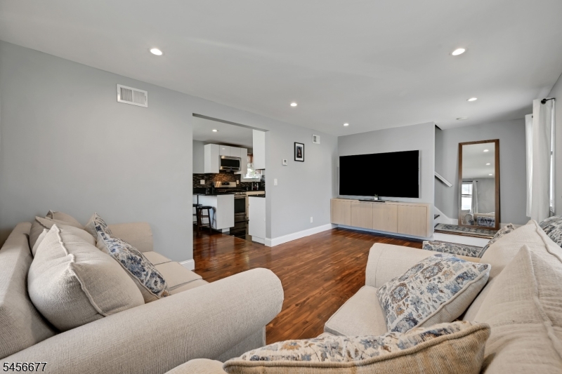 464 Simons Avenue Hackensack, NJ 07601 - Photo 4 of 17 Gallery Image 4
