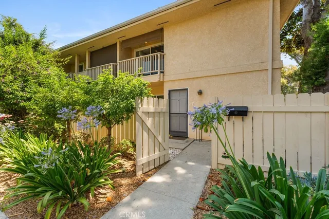 $670,000 | 18411 Strathern Street, Unit 1, Reseda, CA 91335