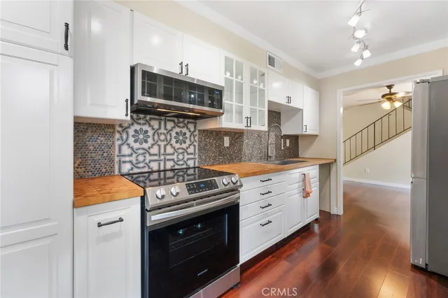 $670,000 | 18411 Strathern Street, Unit 1, Reseda, CA 91335