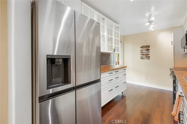 $670,000 | 18411 Strathern Street, Unit 1, Reseda, CA 91335