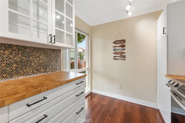 $670,000 | 18411 Strathern Street, Unit 1, Reseda, CA 91335