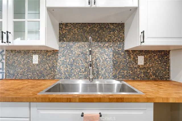 $670,000 | 18411 Strathern Street, Unit 1, Reseda, CA 91335