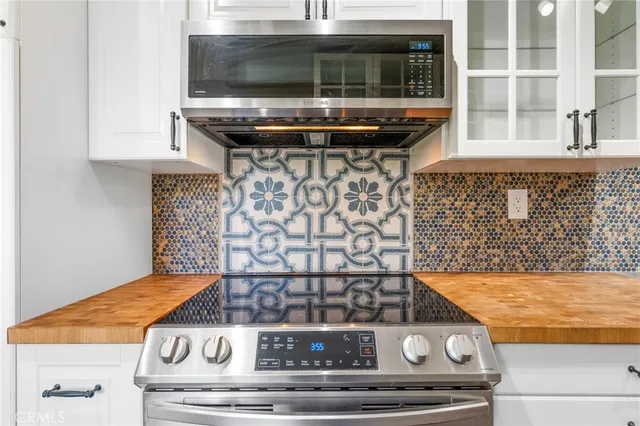 $670,000 | 18411 Strathern Street, Unit 1, Reseda, CA 91335