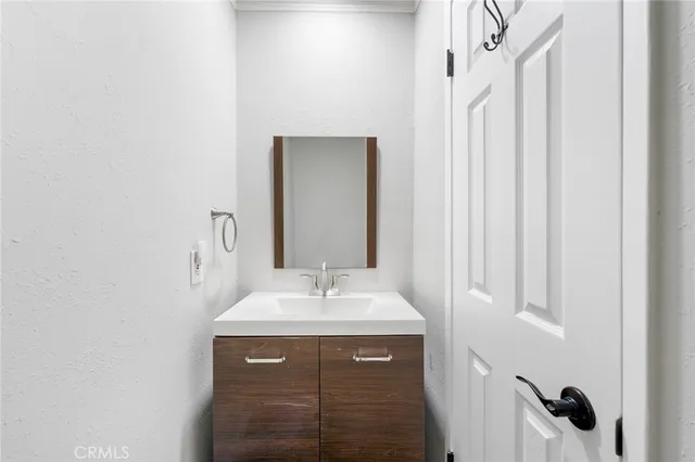 $670,000 | 18411 Strathern Street, Unit 1, Reseda, CA 91335