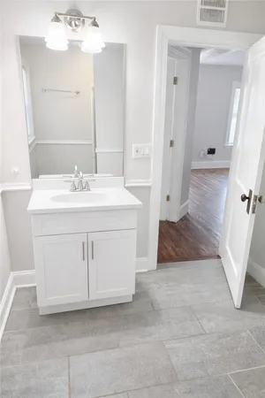 $1,875 | 422 Pawtucket Avenue, Unit 2, Pawtucket, RI 02860