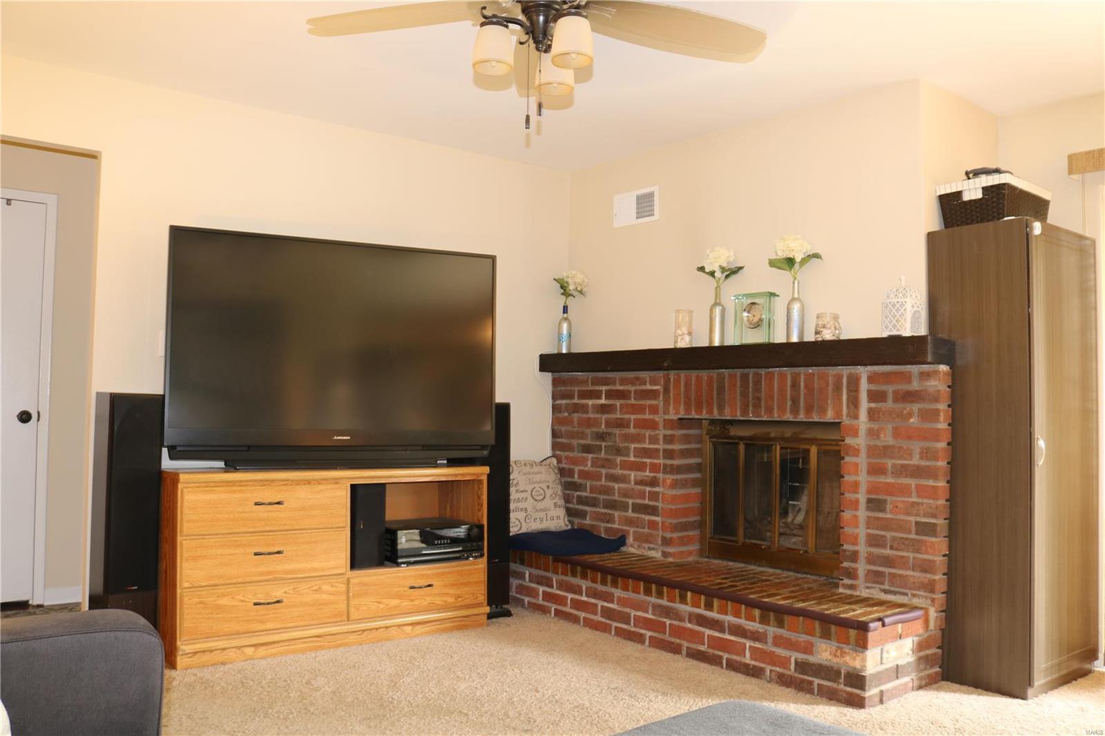 357 Novara Drive Ballwin, MO 63021 - Photo 6 of 17 Gallery Image 6