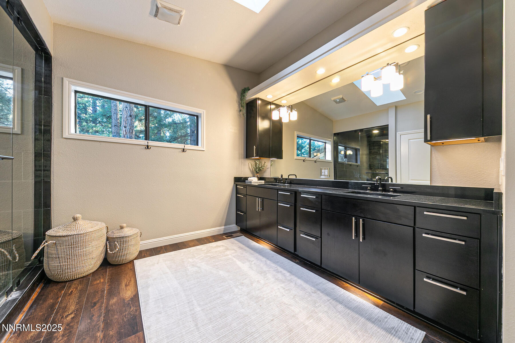 25 Winterberry Court Reno, NV 89511 - Photo 22 of 31 a bathroom with a double vanity sink and a mirror