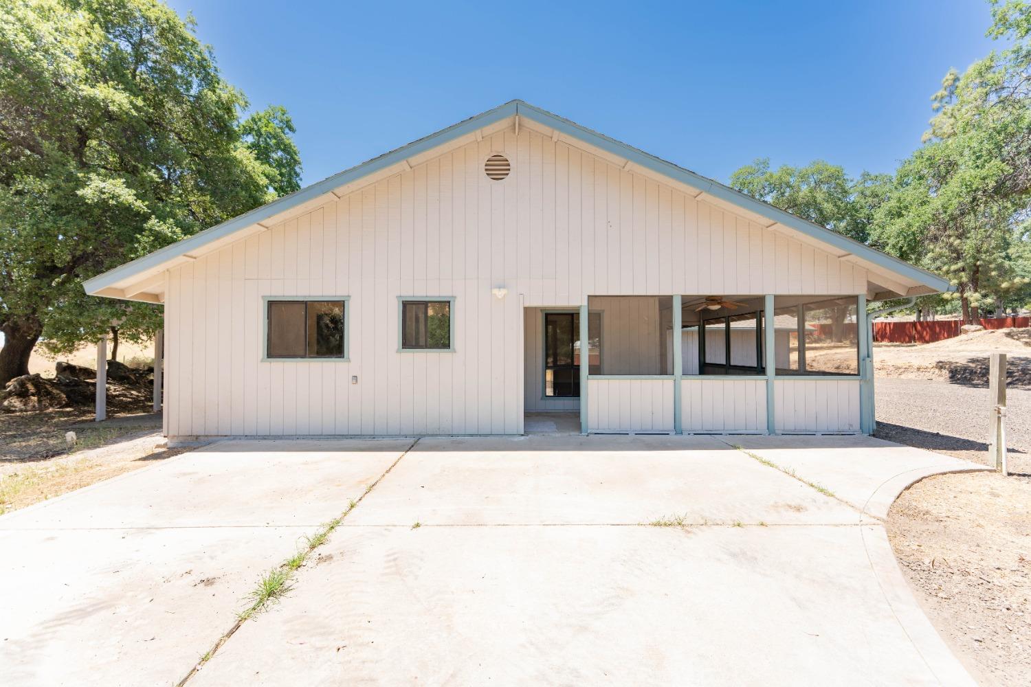 47517 Road 200 O'Neals, CA 93645 - Photo 1 of 54 a front view of a house with a outdoor space