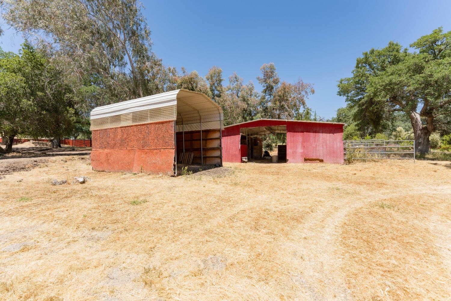 47517 Road 200 O'Neals, CA 93645 - Photo 46 of 54 a view of a backyard of the house