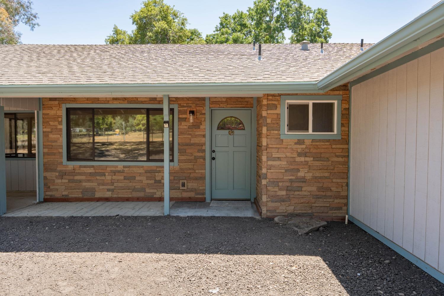 47517 Road 200 O'Neals, CA 93645 - Photo 5 of 54 a front view of a house with a garage