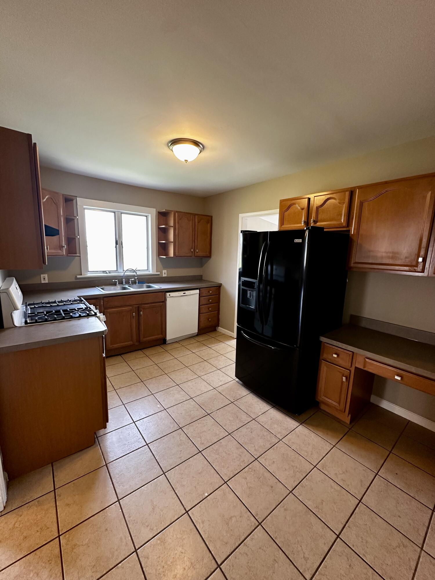 320 North Street Jim Thorpe, PA 18229 - Photo 7 of 14 a kitchen with stainless steel appliances granite countertop a refrigerator and a stove