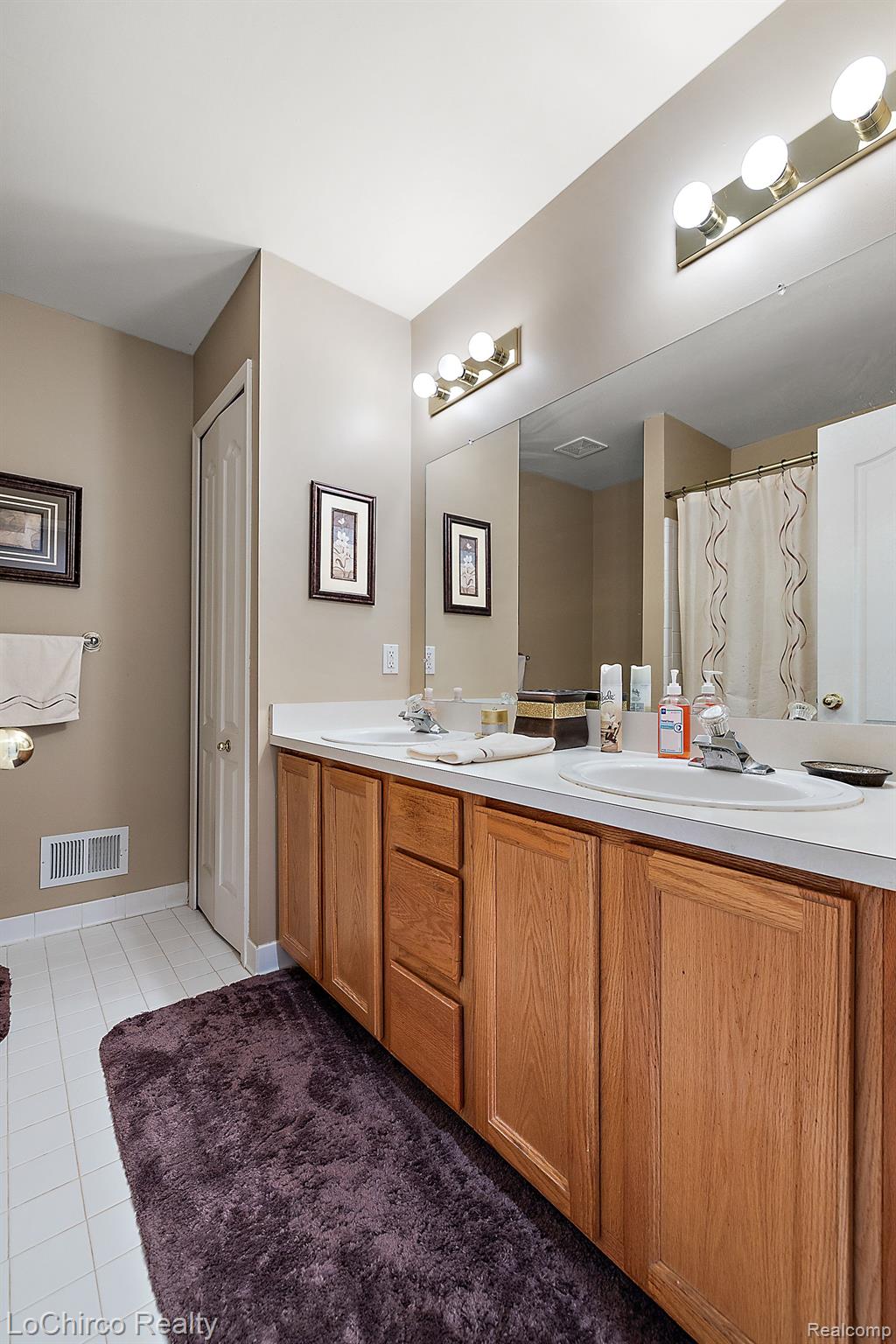 1640 South Shore Drive Rochester, MI 48307 - Photo 31 of 44 Gallery Image 31