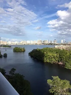 $5,700 | 16385 Biscayne Boulevard, Unit 621, North Miami Beach, FL 33160