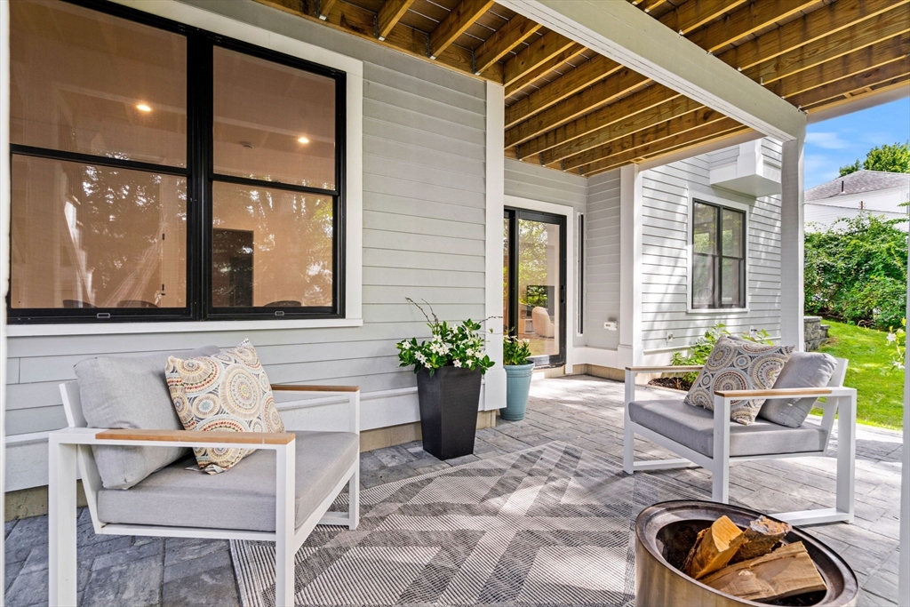 39 Donna Road Needham, MA 02494 - Photo 4 of 42