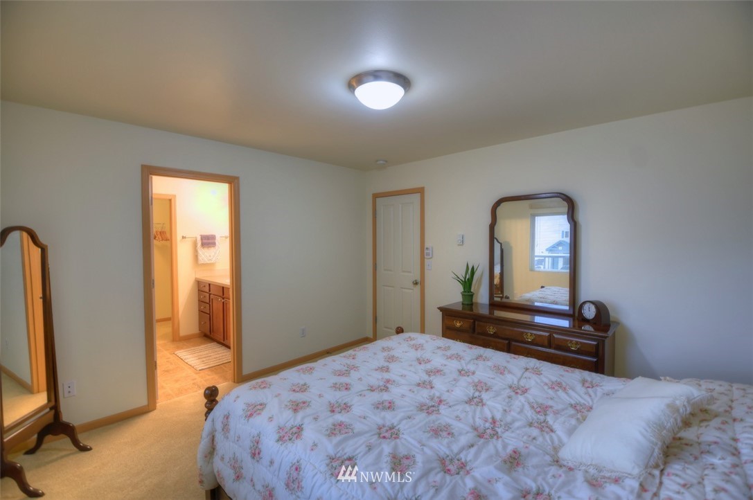 4367 Roxanna Loop Southeast Lacey, WA 98503 - Photo 12 of 19 Gallery Image 12