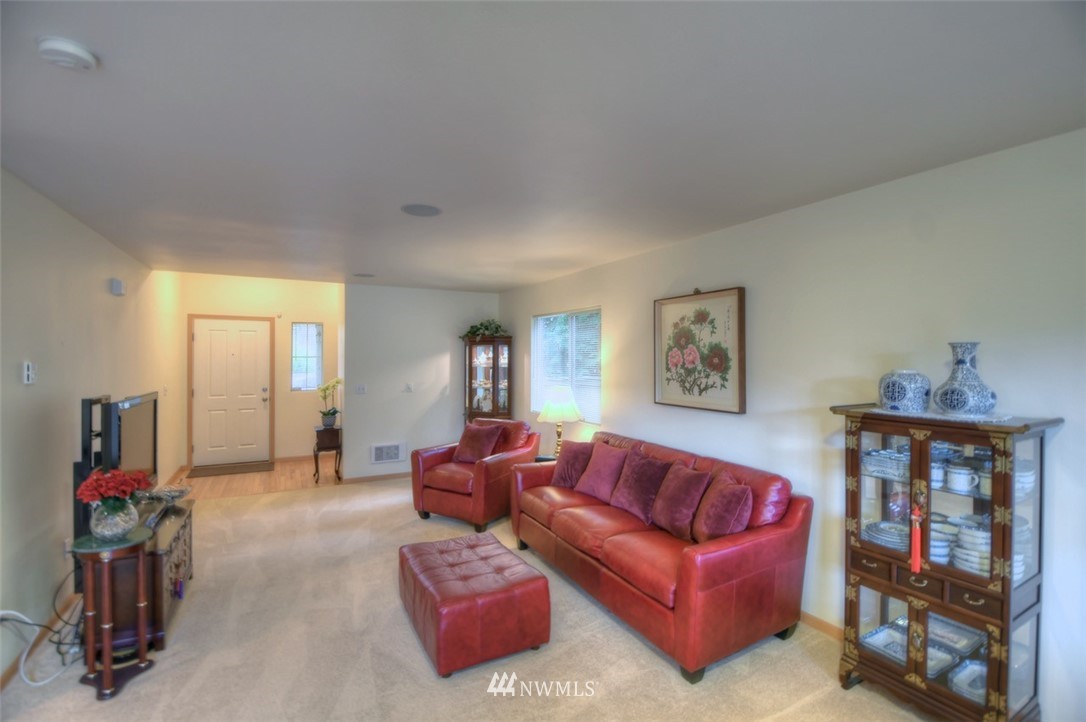 4367 Roxanna Loop Southeast Lacey, WA 98503 - Photo 3 of 19 Gallery Image 3