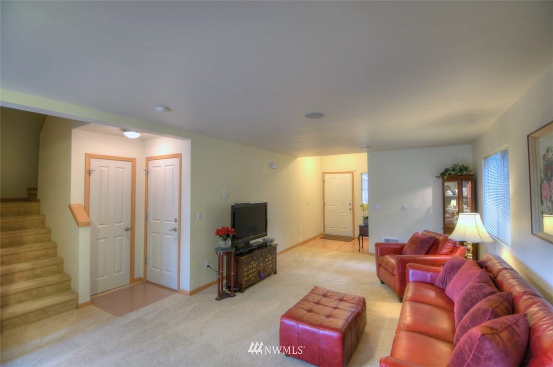 4367 Roxanna Loop Southeast Lacey, WA 98503 - Photo 4 of 19 Gallery Image 4