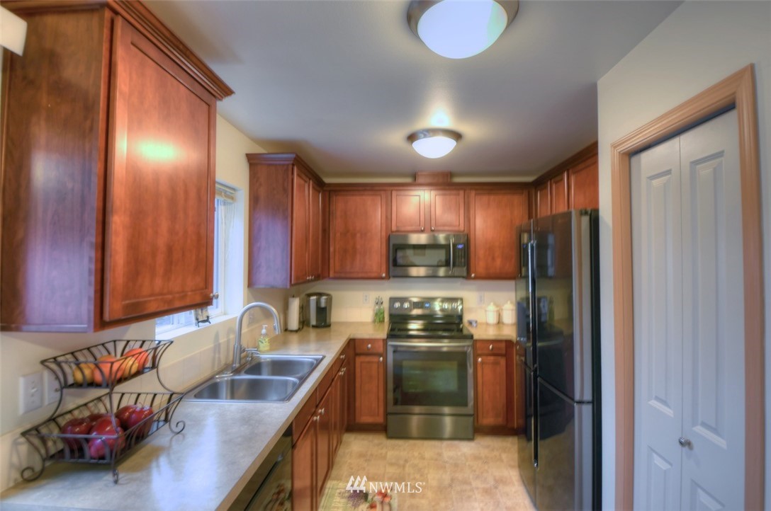 4367 Roxanna Loop Southeast Lacey, WA 98503 - Photo 7 of 19 Gallery Image 7