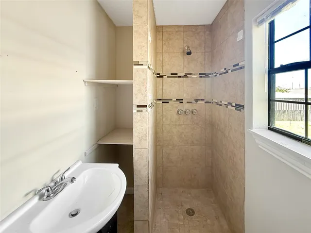 $184,900 | 822 6th Street, Dickinson, TX 77539