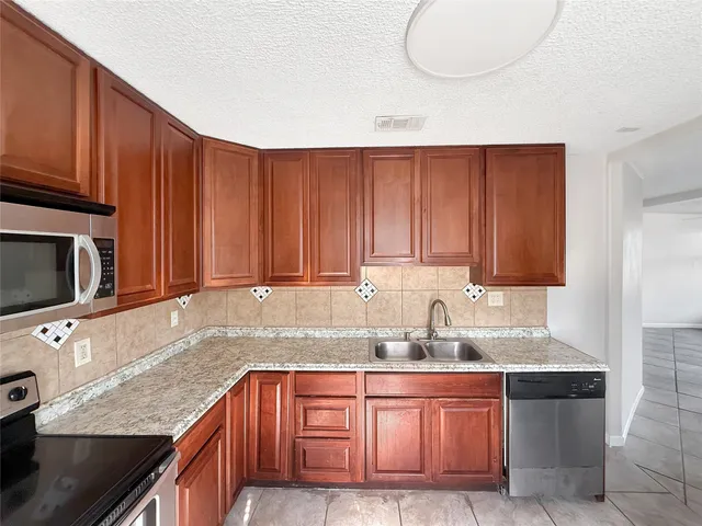 $184,900 | 822 6th Street, Dickinson, TX 77539