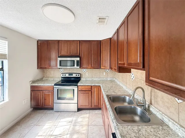 $184,900 | 822 6th Street, Dickinson, TX 77539