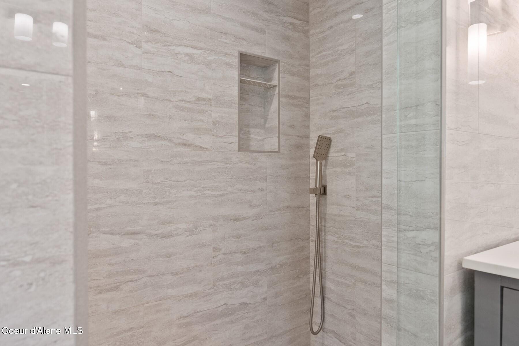 2406 South Silver Beach Road Coeur D'Alene, ID 83814 - Photo 19 of 43 020_Glass Shower