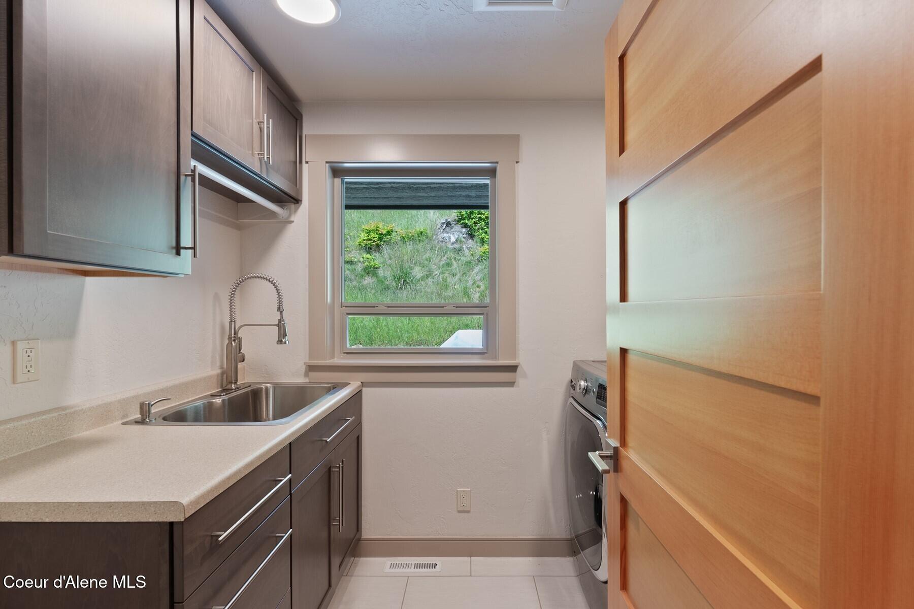 2406 South Silver Beach Road Coeur D'Alene, ID 83814 - Photo 26 of 43 Laundry Room Main level