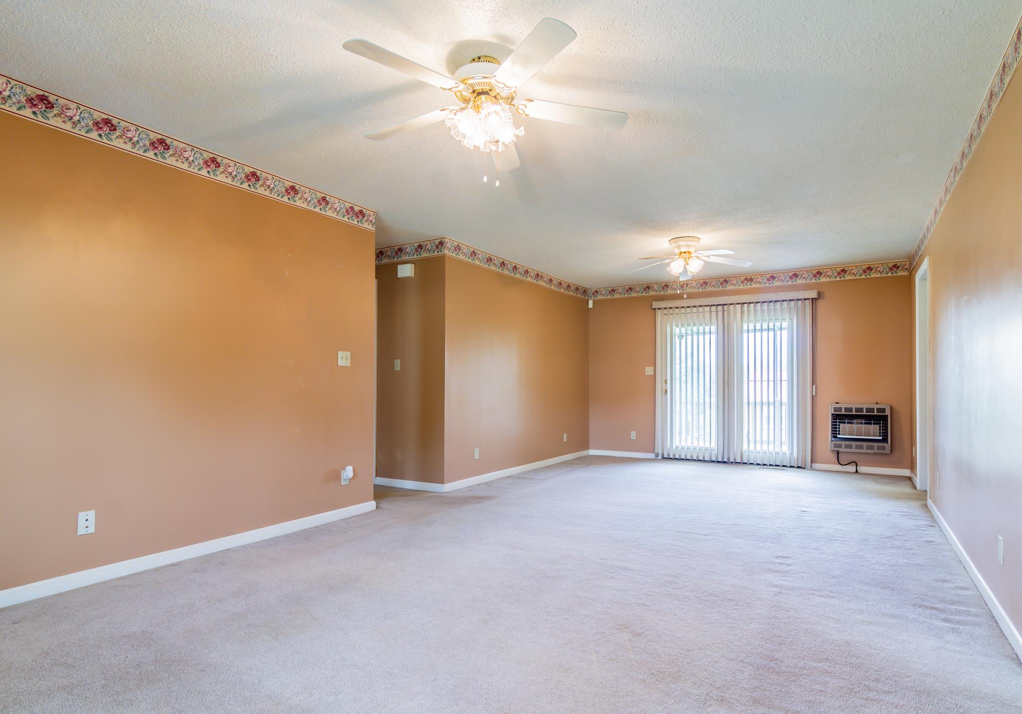 805 Spring Valley Road McMinnville, TN 37110 - Photo 13 of 26 Living room/dining room combo